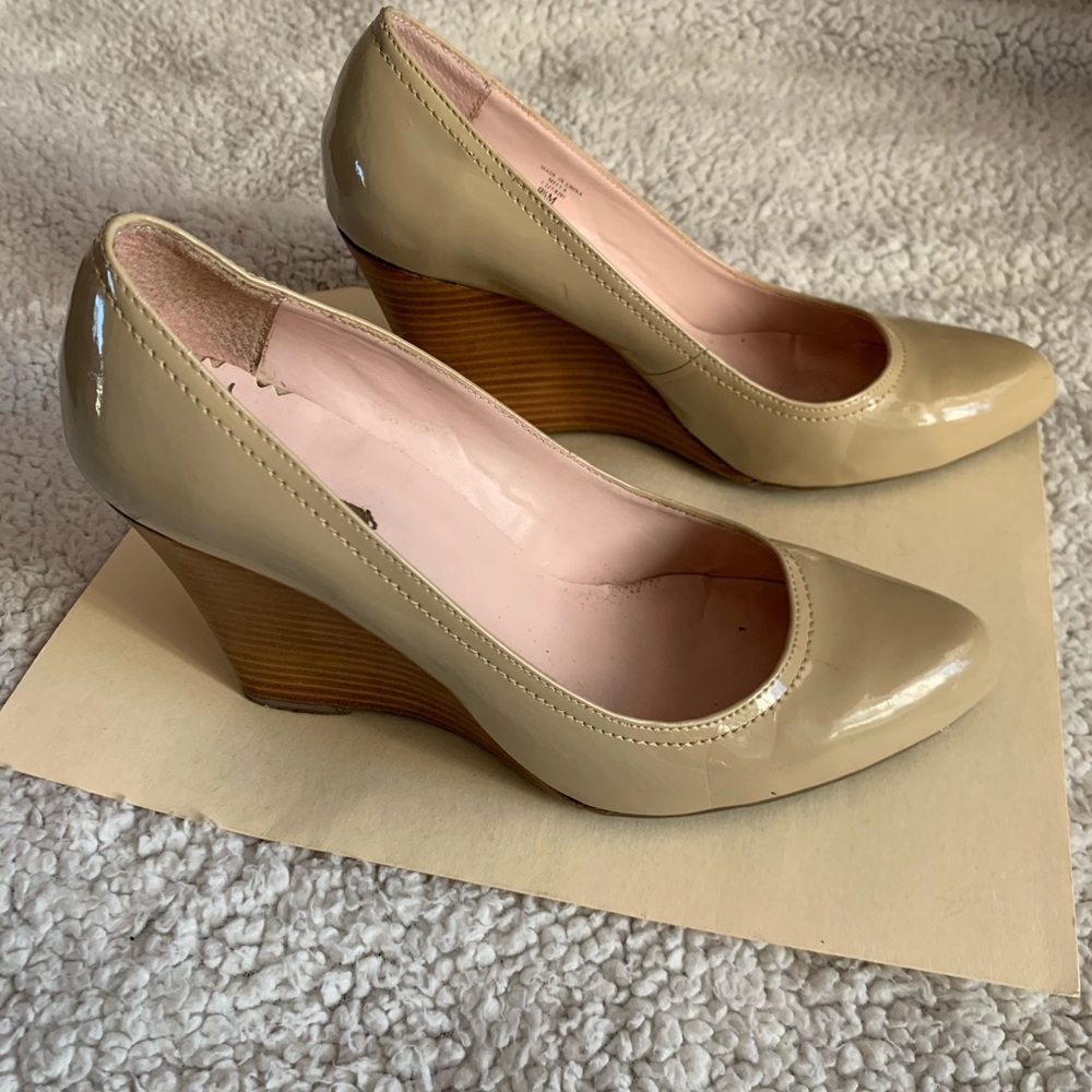 Nude wedges